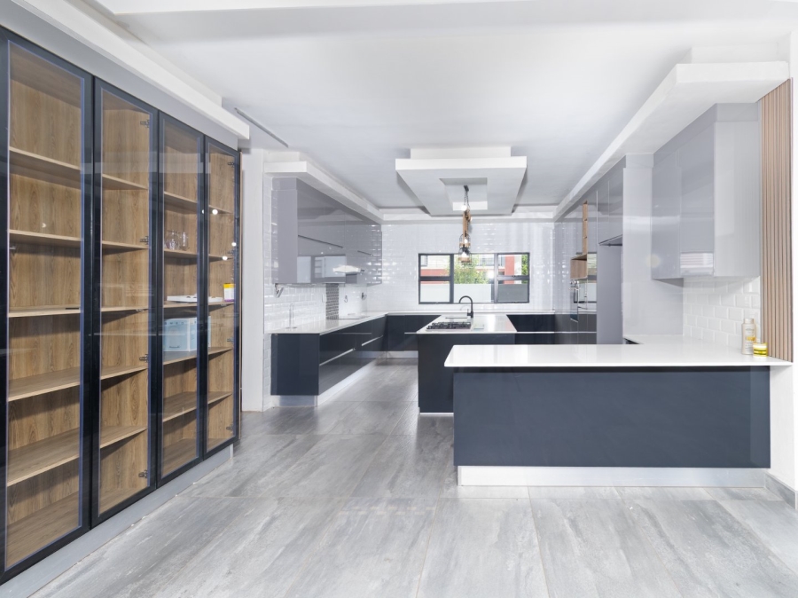 6 Bedroom Property for Sale in Gateway Manor North West